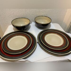 Gibson Elite Everston  Dinnerware Set In Red Brown 2 Dinner Plate 2 salad bowls